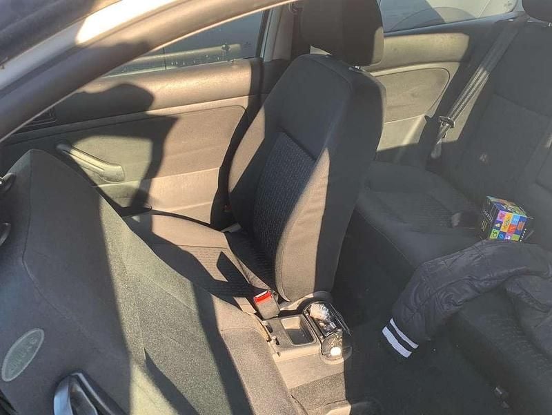 Usata VW Golf IV 75 CV (55 kW) 2001 Bianco Berlina