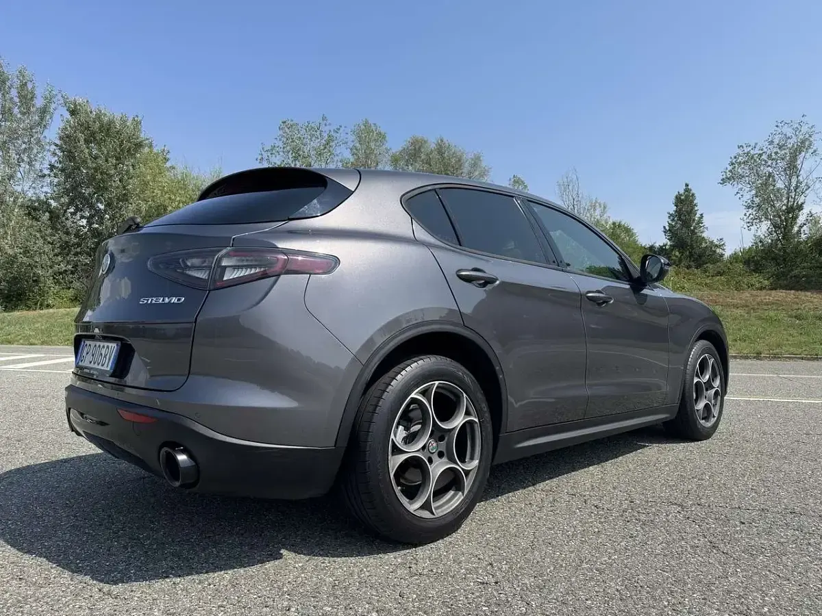 Usata Alfa Romeo Stelvio Sprint 160 CV (117 kW) 2023 Grigio SUV