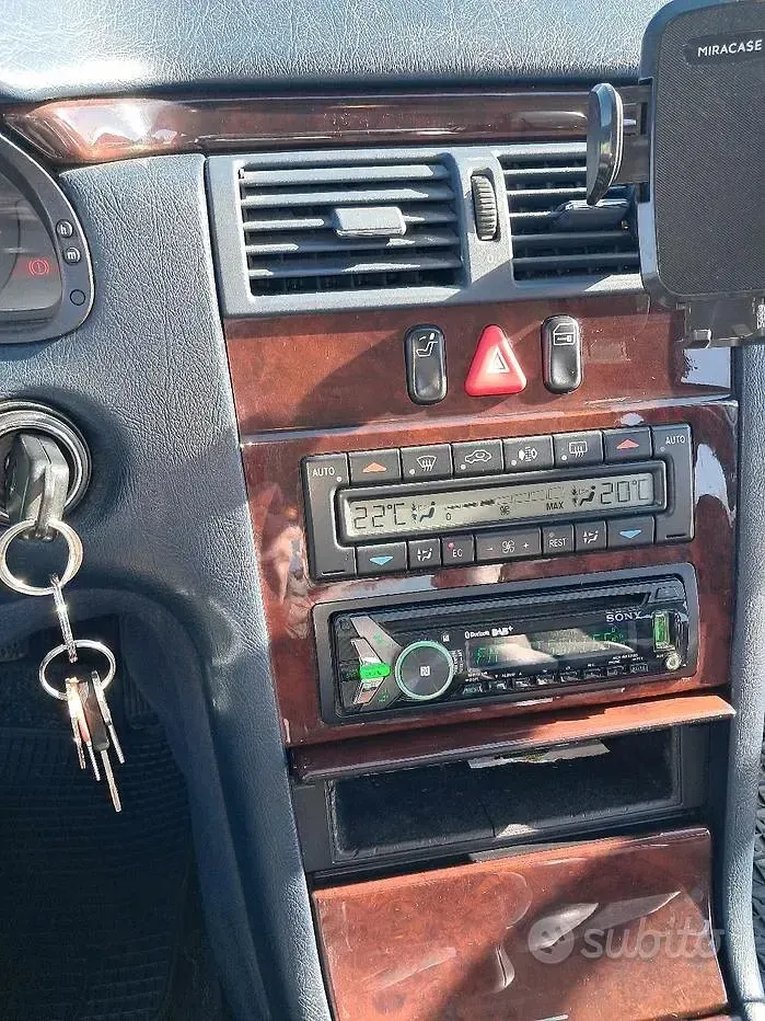 Usata Mercedes E200 Elegance 136 CV (100 kW) 1997 Grigio Berlina