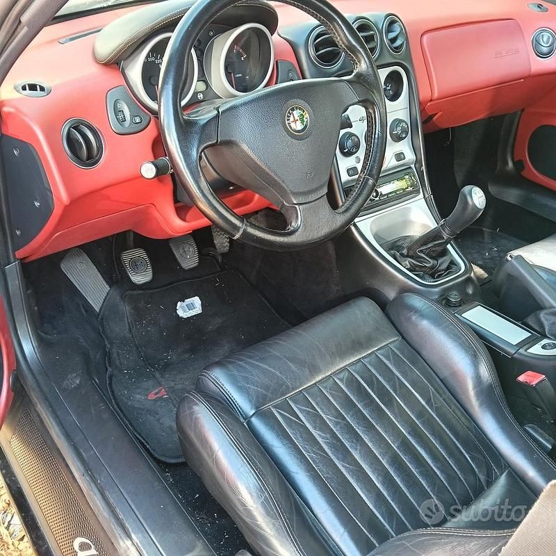 Usata Alfa Romeo Spider 155 CV (114 kW) 1999 Nero Cabrio