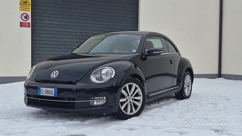Usata VW Beetle Design 104 CV (76 kW) 2012 Nero Utilitaria
