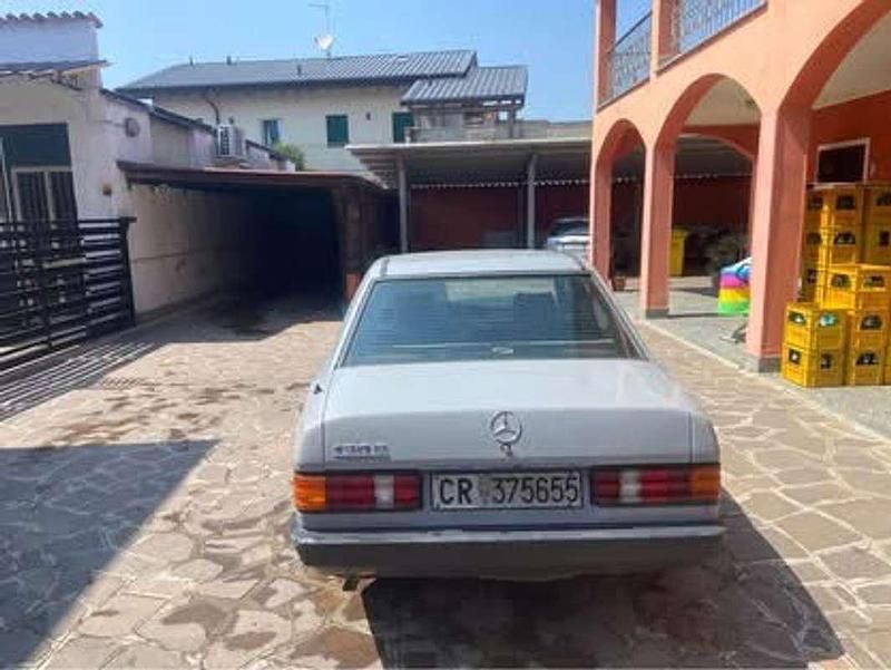 Usata Mercedes 190 122 CV (89 kW) 1983 Berlina