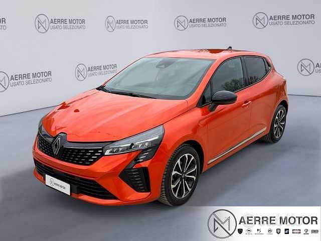 Usata Renault Clio V Techno 101 CV (74 kW) 2024 Arancione Berlina