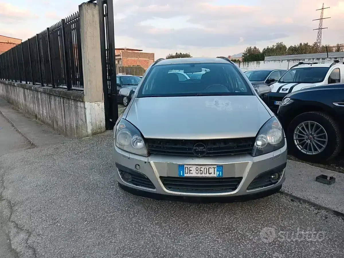 Usata Opel Astra Club 90 CV (66 kW) 2007 Grigio Station wagon