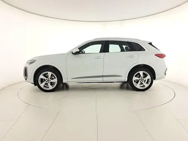Nuova Audi Q5 S-Line 204 CV (150 kW) 2025 Bianco ghiacciaio metallizzato SUV