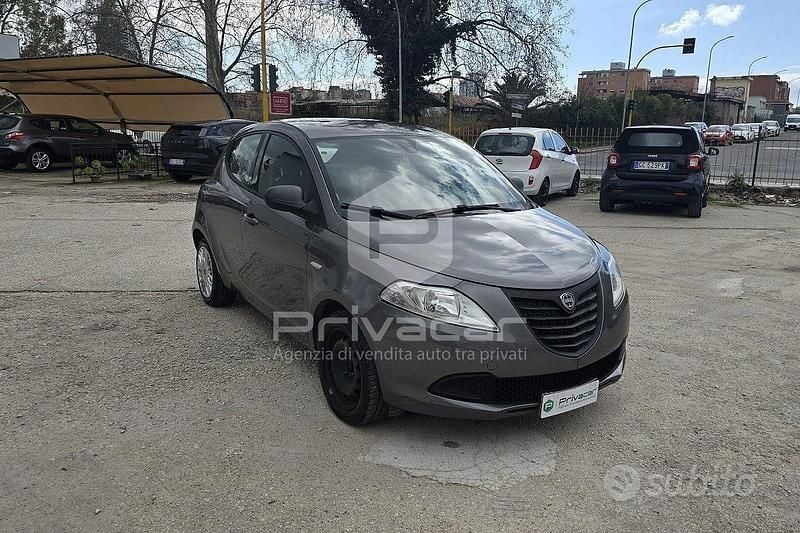 Usata Lancia Ypsilon Silver 69 CV (50 kW) 2015 Grigio Utilitaria