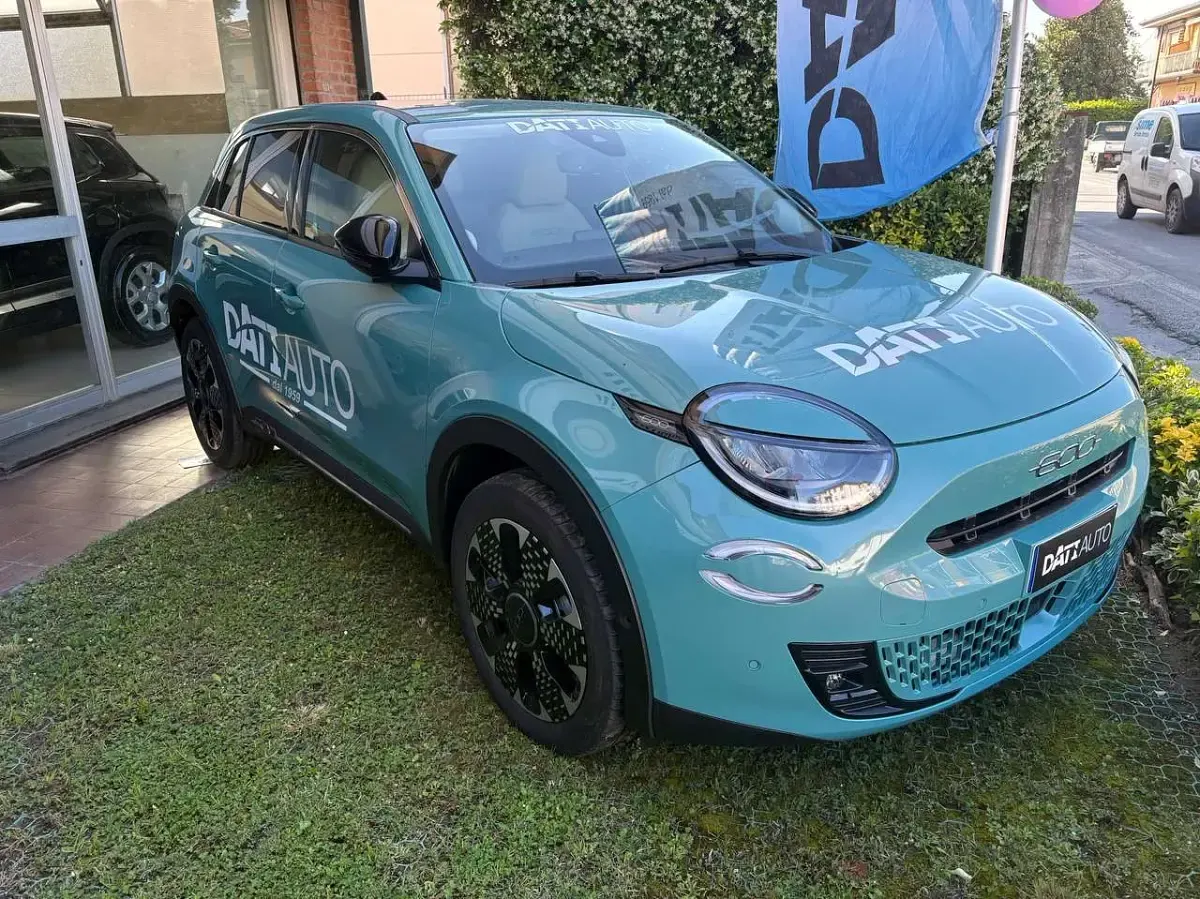 Usata Fiat 600 La Prima 101 CV (74 kW) 2025 Azzurro acqua SUV