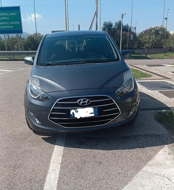 Grigio Usata 2017 Hyundai ix20 Due volumi | 7100 € (Ottimo prezzo) - Immagine 1/4