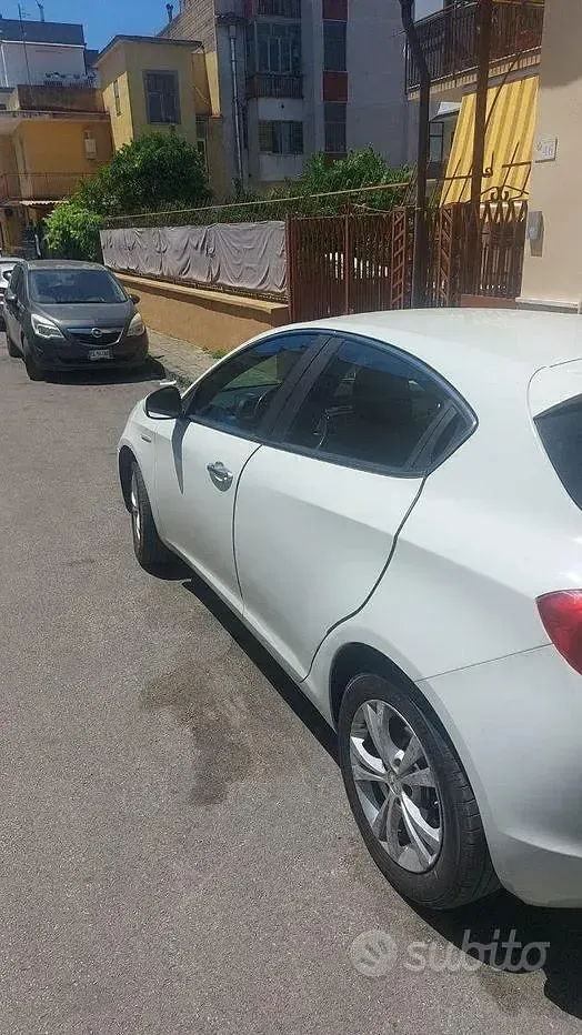 Usata Alfa Romeo Giulietta 105 CV (77 kW) 2013 Bianco Utilitaria