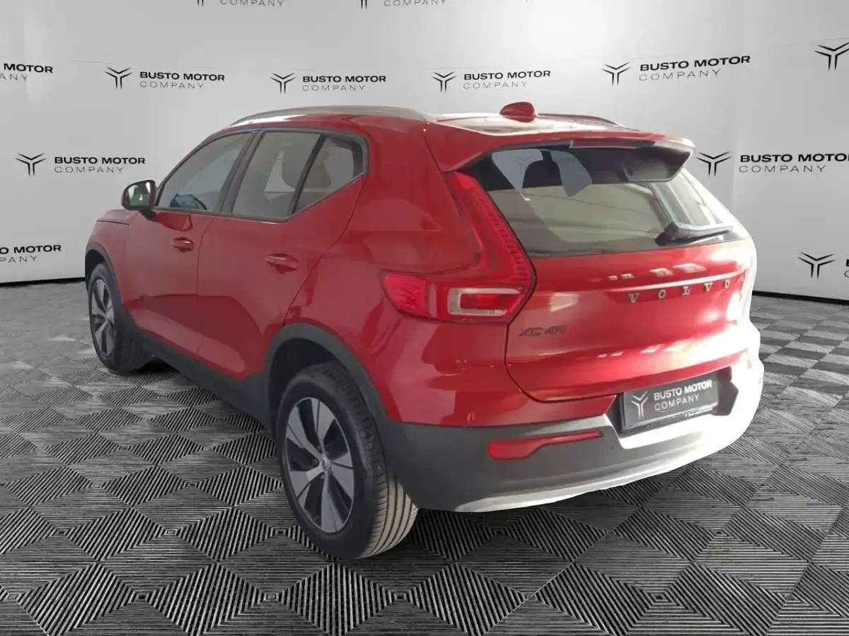Usata Volvo XC40 Momentum 129 CV (94 kW) 2021 Rosso SUV