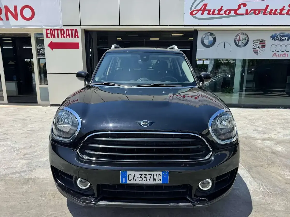 Usata Mini One Countryman Business 102 CV (75 kW) 2020 Nero mettalizzzato SUV