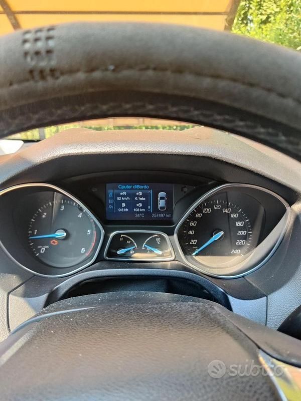 Usata Ford Focus 115 CV (84 kW) 2012 Grigio Berlina