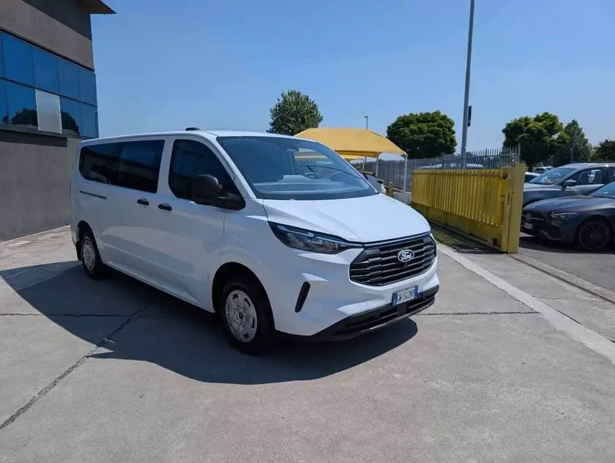 Usata Ford Transit Custom Trend 136 CV (100 kW) 2024 Bianco Monovolume