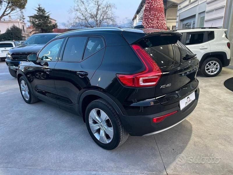 Usata Volvo XC40 Momentum 150 CV (110 kW) 2020 Nero SUV