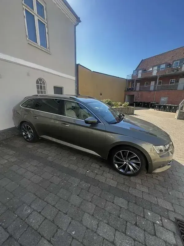 Usata Skoda Superb LAURIN & KLEMENT 190 CV (139 kW) 2016 Station wagon