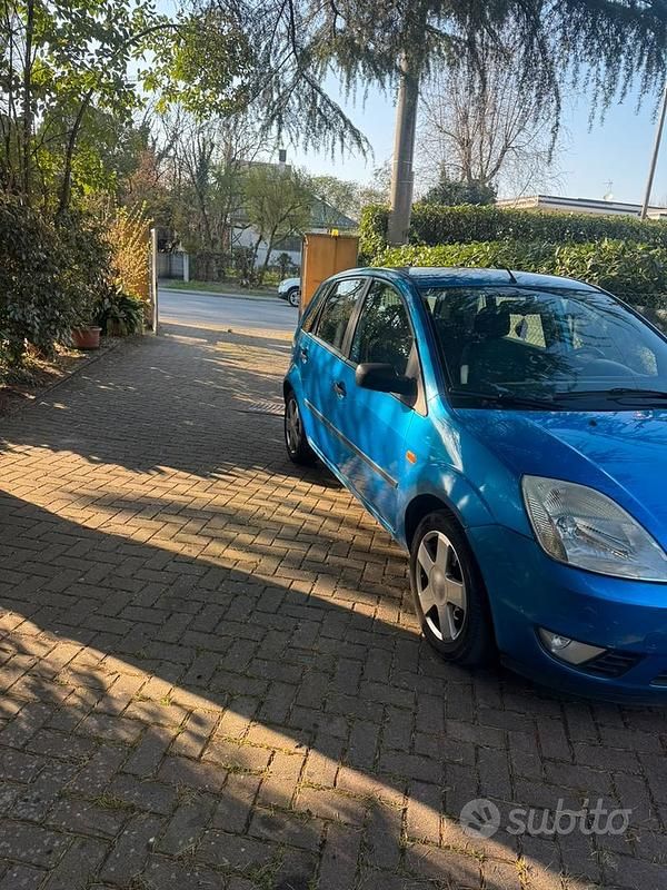 Usata Ford Fiesta 68 CV (50 kW) 2004 Utilitaria