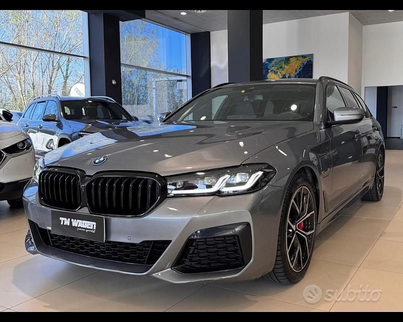 Grigio Usata 2023 BMW 530e M Sport Station wagon | 42.999 € (Buon prezzo) - Immagine 1/4