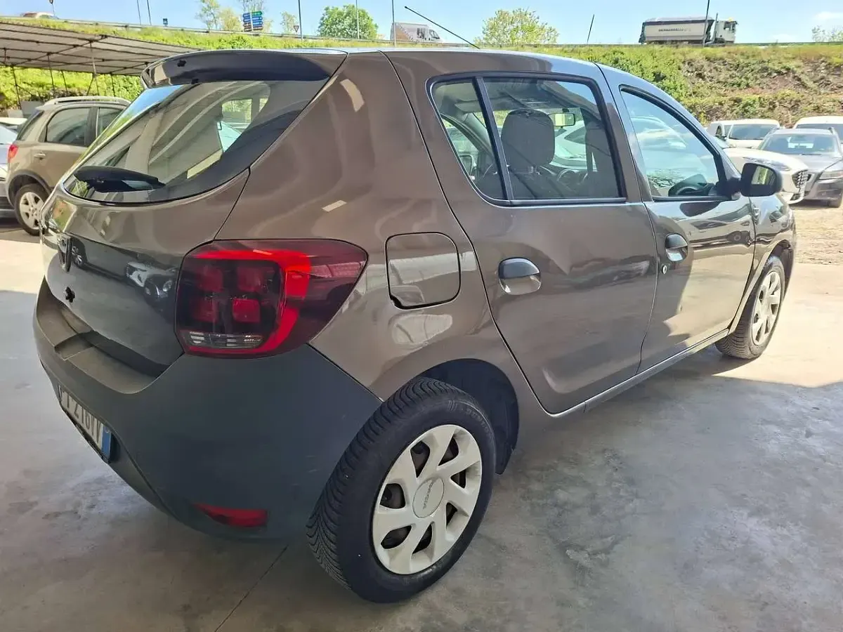Usata Dacia Sandero 73 CV (53 kW) 2019 Marrone Berlina