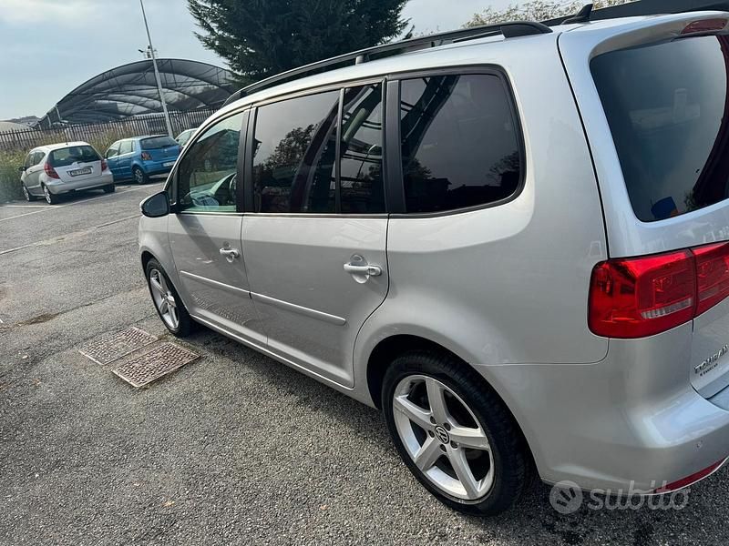 Usata VW Touran Comfortline 105 CV (77 kW) 2012 Grigio Monovolume