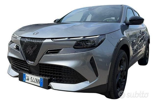 Käytetty Alfa Romeo Junior 136 HP (100 kW) 2024 Harmaa Katumaasturi