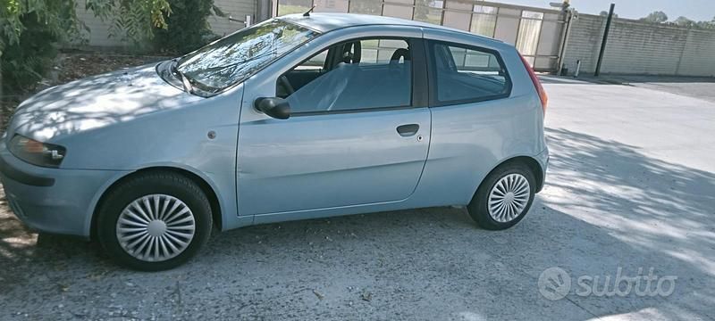 Usata Fiat Punto 54 CV (39 kW) 2004 Verde Utilitaria