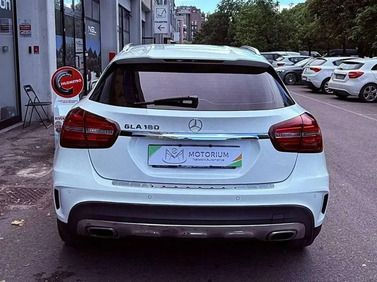 Usata Mercedes GLA180 Premium 122 CV (89 kW) 2018 Bianco SUV