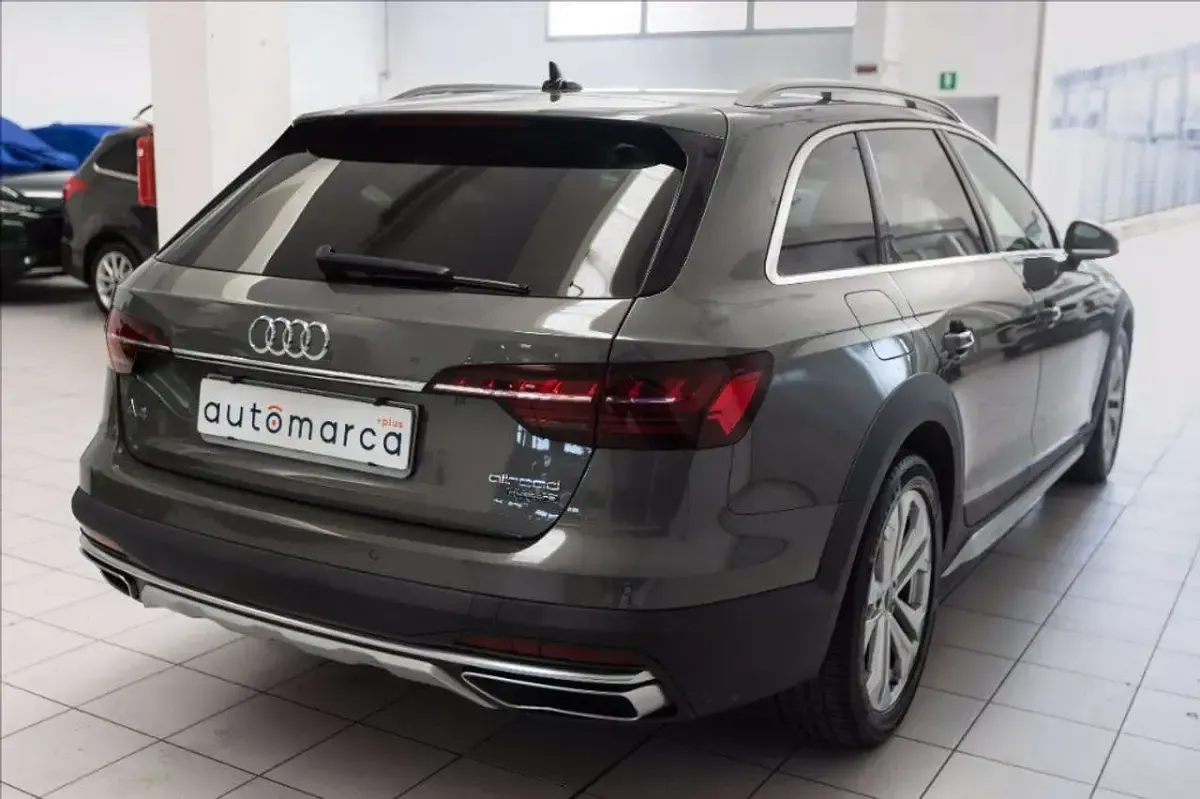 Usata Audi A4 Allroad Ambiente 204 CV (150 kW) 2022 Grigio metallizzato Station wagon