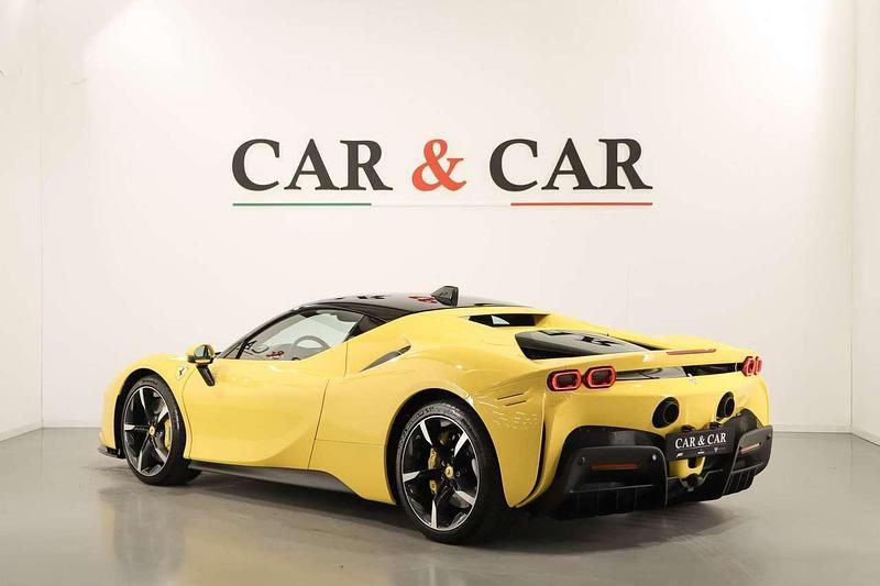 Usata Ferrari SF90 999 CV (734 kW) 2023 Giallo Coupé