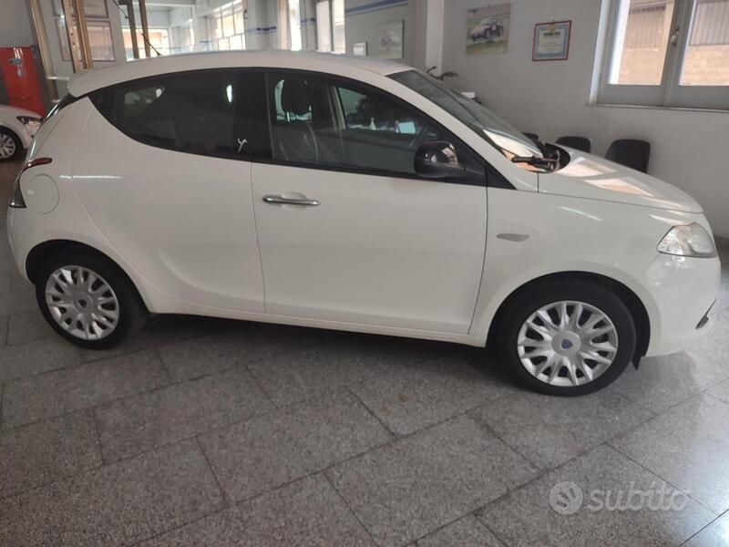 Usata Lancia Ypsilon Silver 95 CV (69 kW) 2013 Bianco Utilitaria