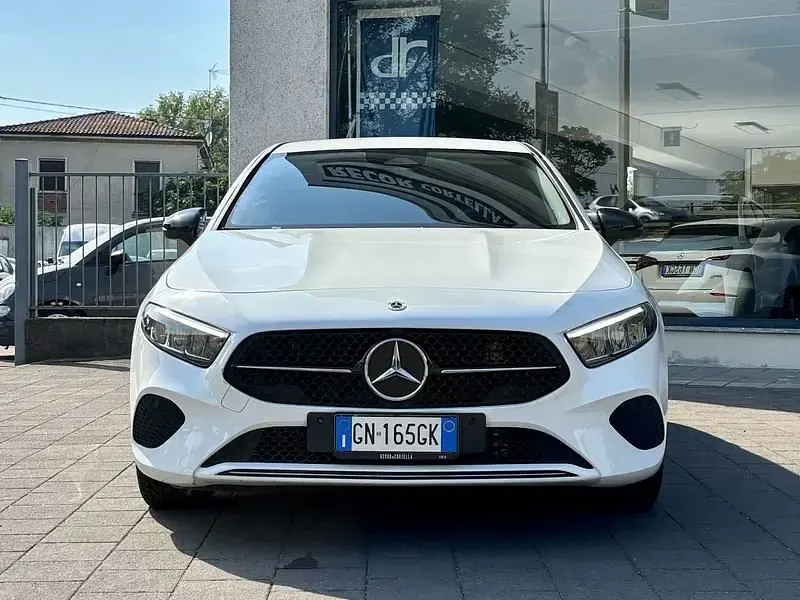 Usata Mercedes A180 Advanced 116 CV (85 kW) 2023 Bianco Utilitaria