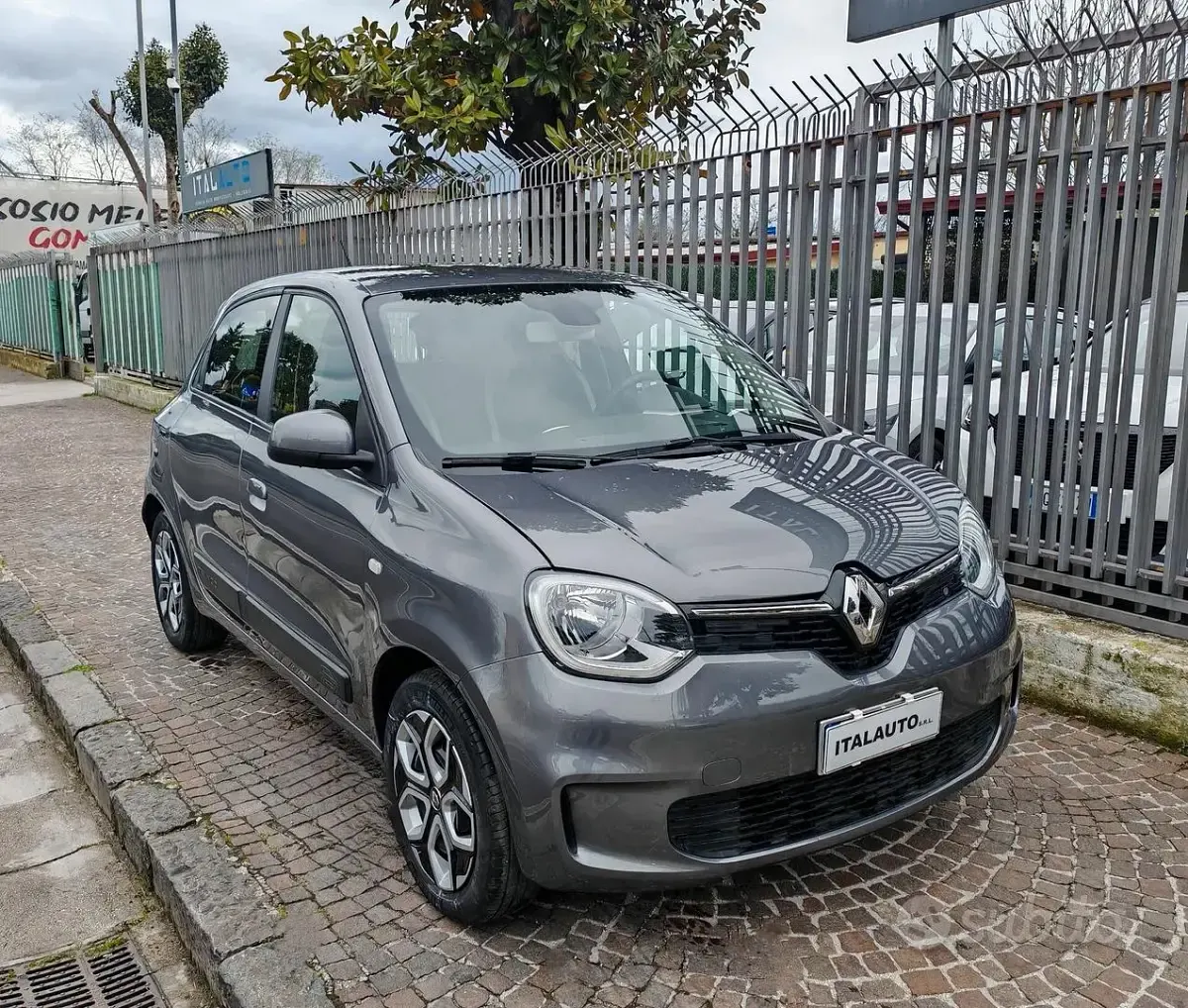 Usado Renault Twingo Equilibre 65 HP (47 kW) 2023 Cinzento Citadino