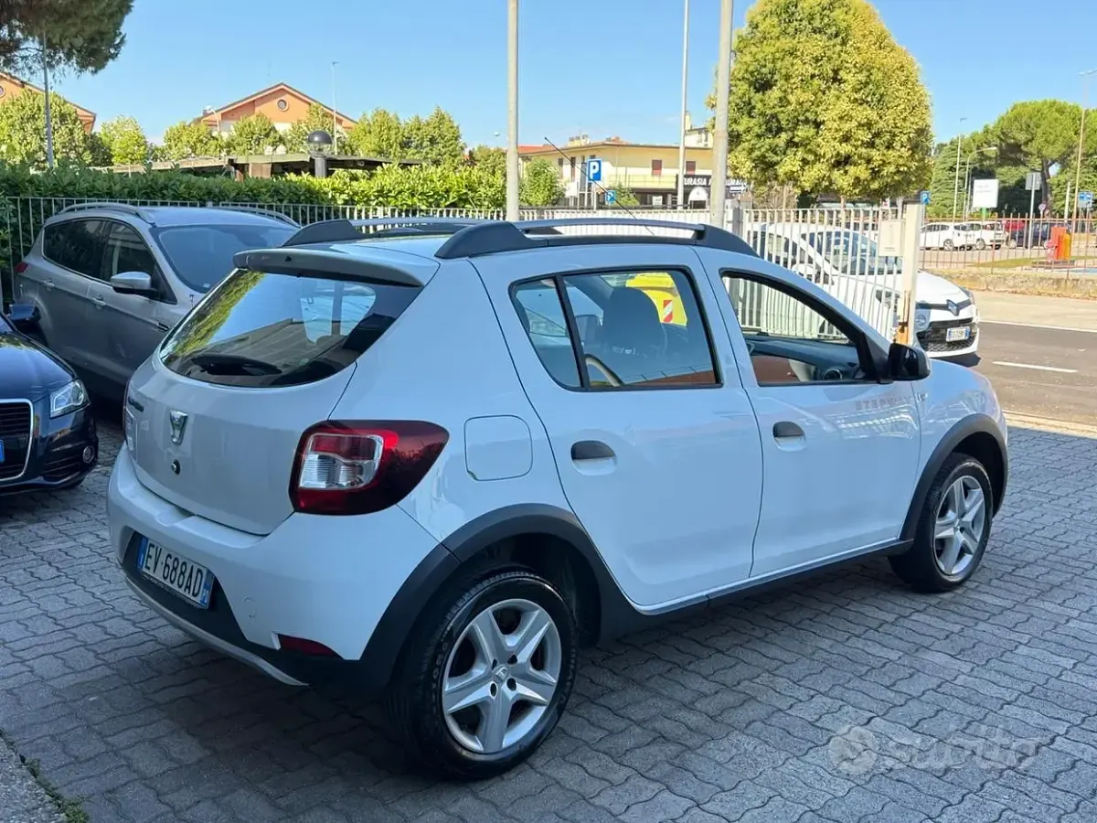 Usata Dacia Sandero Prestige 90 CV (66 kW) 2014 Bianco Berlina
