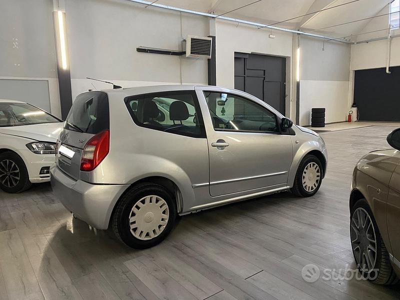 Usata Citroën C2 Exclusive 59 CV (43 kW) 2006 Grigio Utilitaria