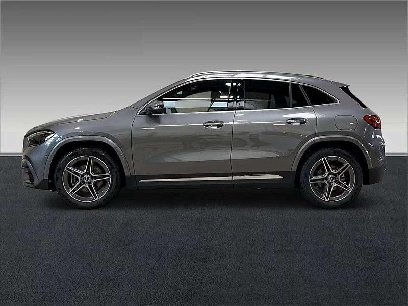 Usata Mercedes GLA200 AMG Line Premium 150 CV (110 kW) 2025 Grigio montagna SUV