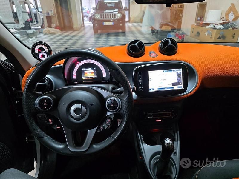 Begagnad Smart ForFour Proxy 71 HK (52 kW) 2015 Svart Halvkombi