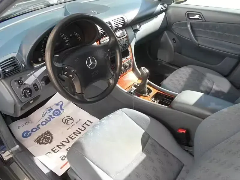 Usata Mercedes C220 Classic 143 CV (105 kW) 2003 Bluazzurro Station wagon