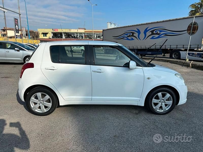 Second-hand Suzuki Swift GL 92 CP (67 kW) 2008 Alb Berlinǎ