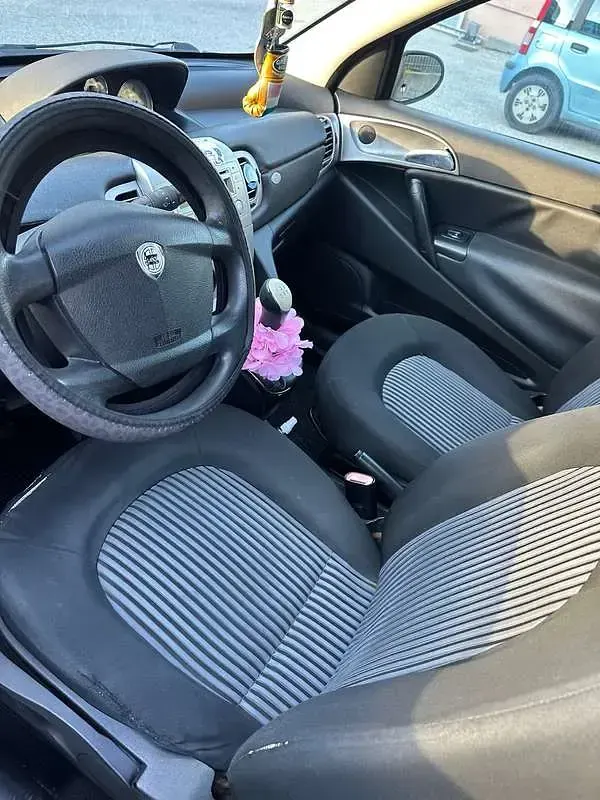 Usata Lancia Ypsilon 90 CV (66 kW) 2007 Nero Utilitaria