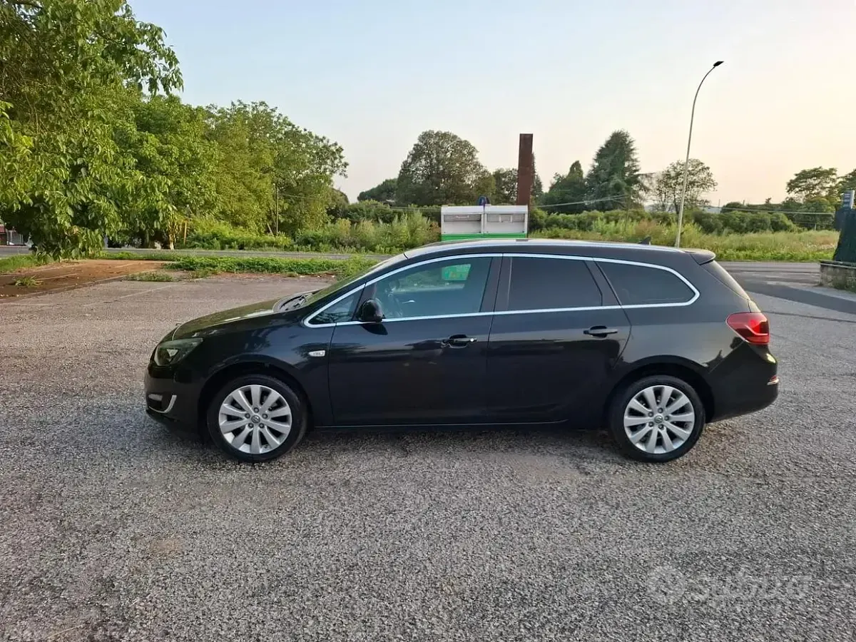 Usata Opel Astra 110 CV (80 kW) 2015 Nero Station wagon