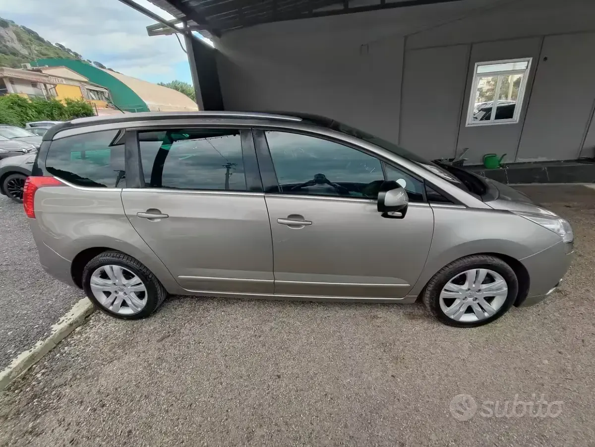 Usata Peugeot 5008 Active 150 CV (110 kW) 2012 Giallo Monovolume