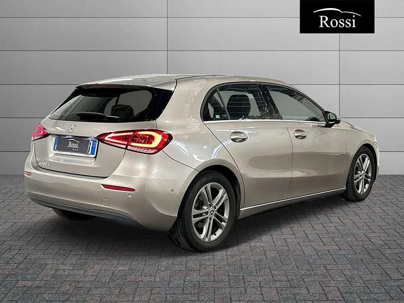 Usata Mercedes A180 Business 116 CV (85 kW) 2019 Grigio mojave Berlina