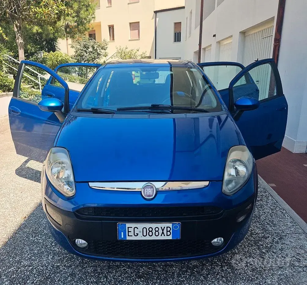 Usata Fiat Punto Evo 77 CV (56 kW) 2011 Bluazzurro Utilitaria
