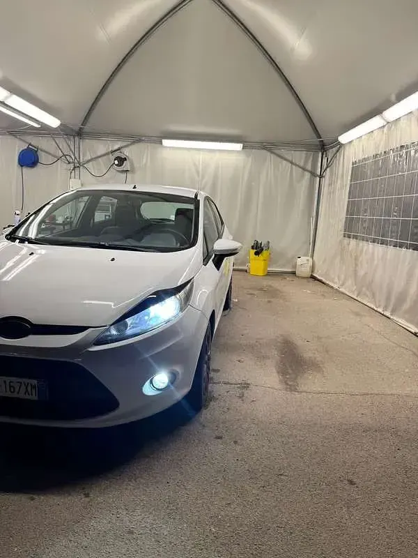 Usata Ford Fiesta 97 CV (71 kW) 2009 Bianco Berlina
