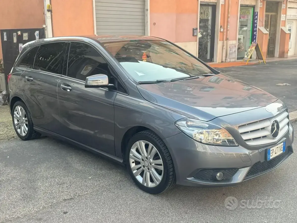 Usata Mercedes B180 Executive 109 CV (80 kW) 2013 Grigio Monovolume