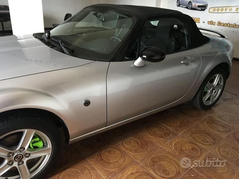 Usata Mazda MX5 126 CV (92 kW) 2008 Grigio Cabrio