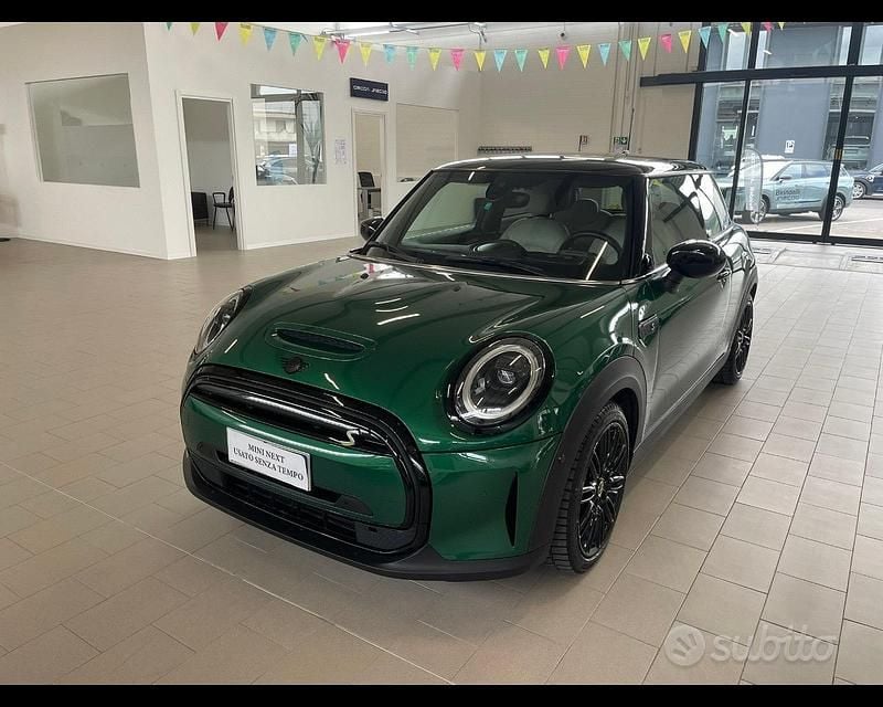 Usata Mini Cooper SE 74 kW (101 CV) 2022 British racing green iv Utilitaria