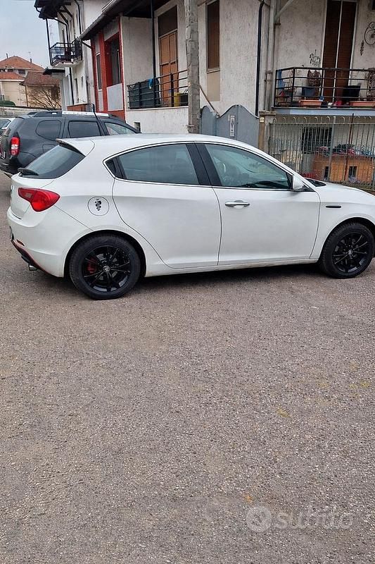 Usata Alfa Romeo Giulietta 140 CV (102 kW) 2011 Utilitaria