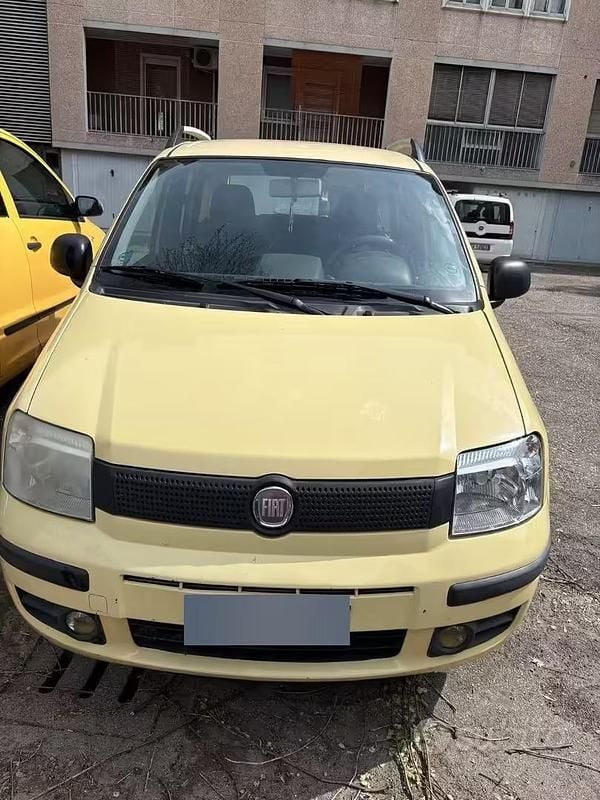 Usata Fiat Panda 69 CV (50 kW) 2011 Giallo Utilitaria