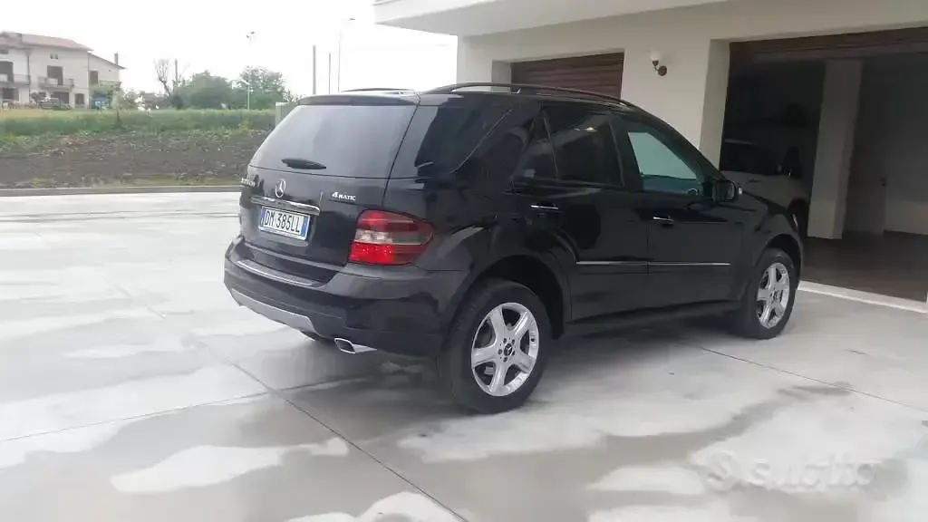 Usata Mercedes ML320 224 CV (164 kW) 2008 Nero SUV