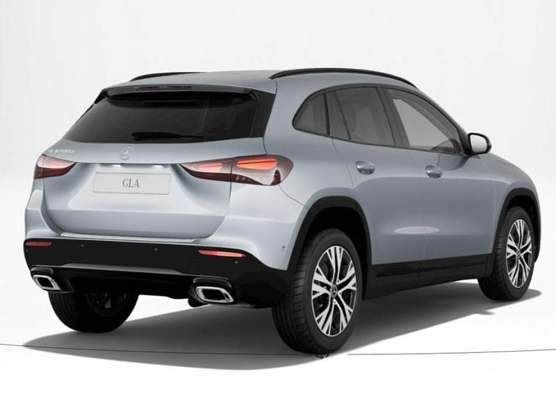 Nuova Mercedes GLA200 Advanced 150 CV (110 kW) 2026 Argento / metallizzato SUV